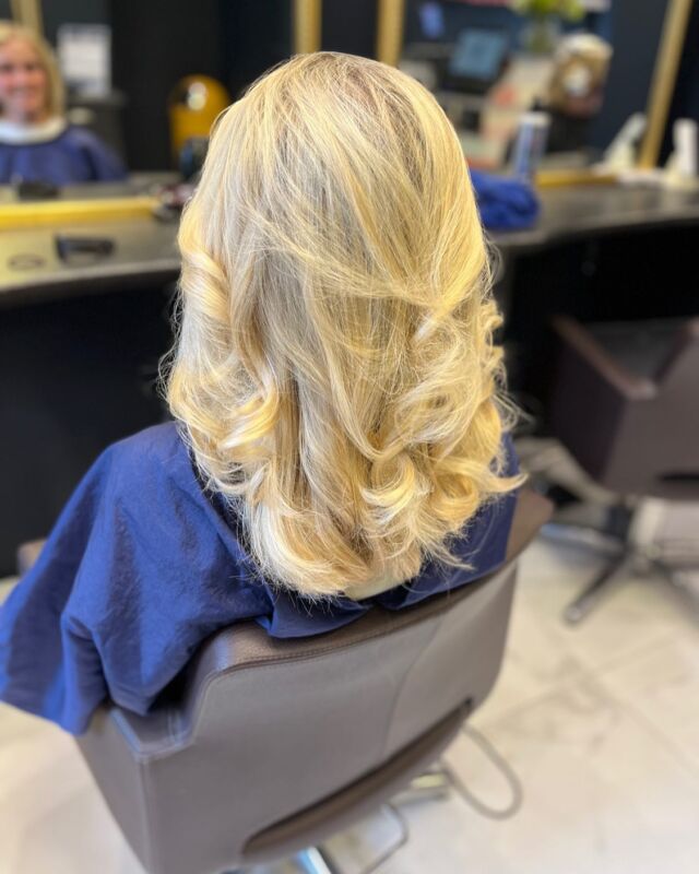 Beautiful blond 👌