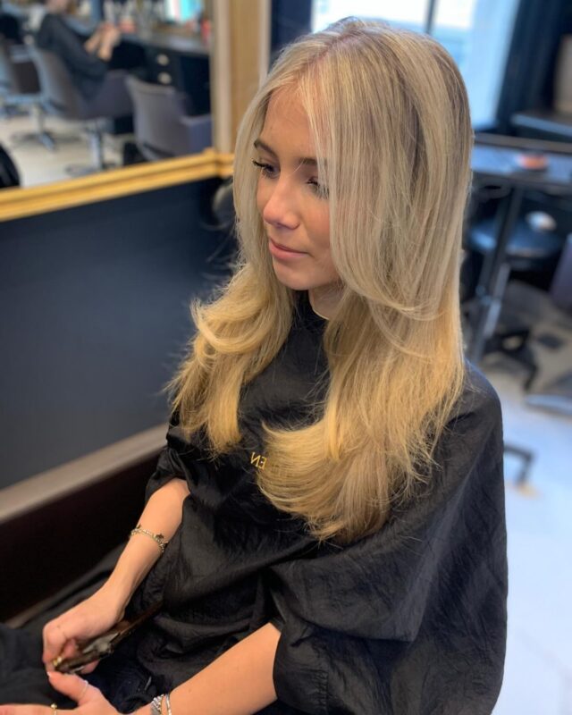 ✨ Beautiful Blond ✨
Beautiful highlights by Lynnsey that bring out a soft, natural radiance. Perfectly blended. 🌞

💇‍♀️ Created by: Lynnsey @Naz Zeneldeen
📍 Visit us in Fulham for your next transformation!

#HairByLynnsey #NazZeneldeenHair #FulhamSalon #Highlights #HairGoals