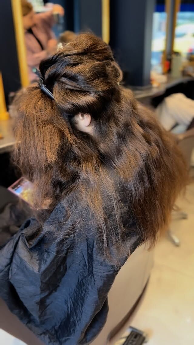 Sometimes all you need is a new color to feel brand new!  By Valentino @valentino__hairdresser  #hairtransformation #haircolor #newcolor