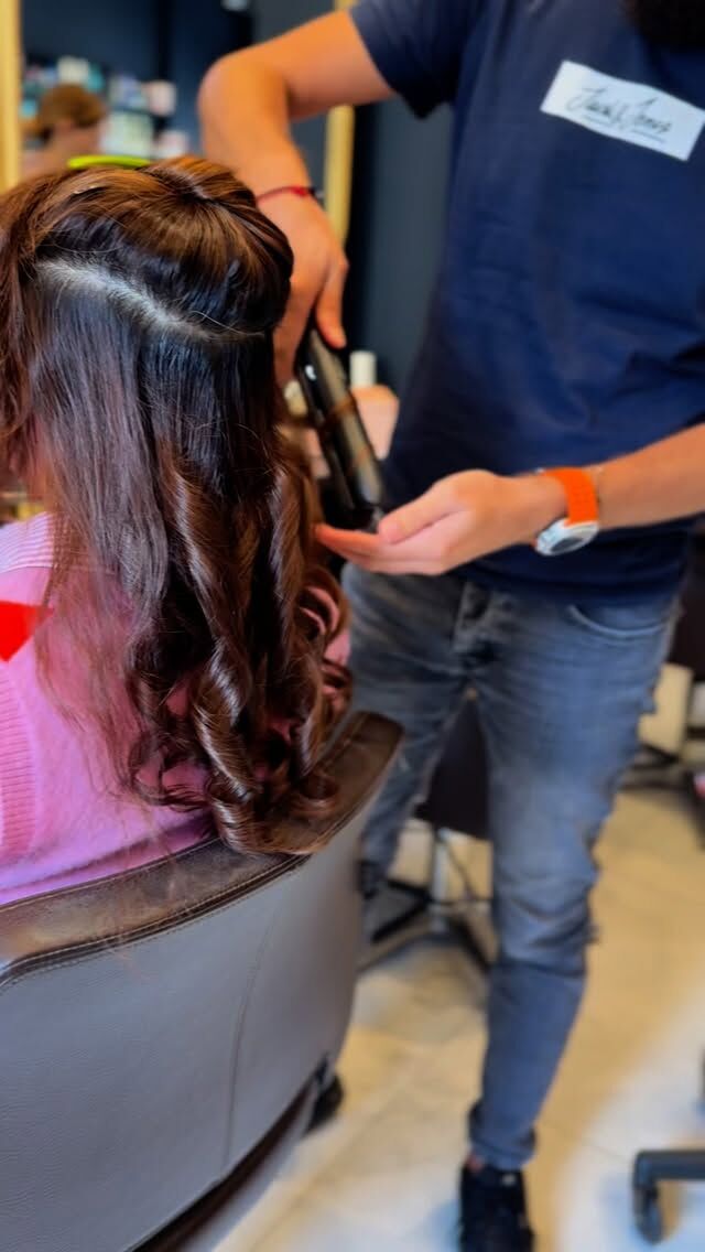 Elegant classic hairstyle by @valentino__hairdresser