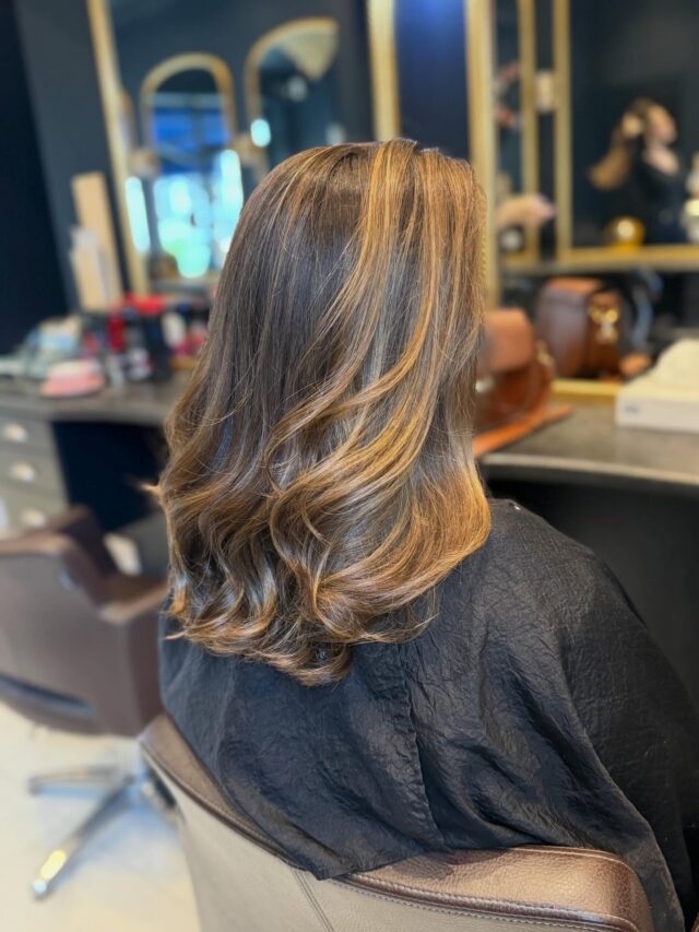 A fresh start for this hair! Loving this color correction result.  By @lynnsey_naz_zeneldeenhair #newhair #hairgoals #haircolor