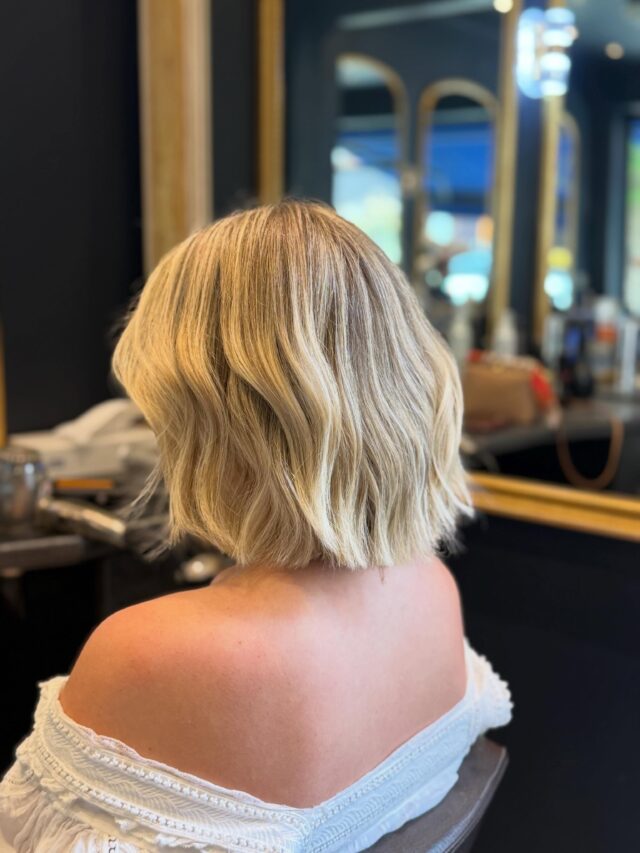 A beautiful color deserves the perfect cut. 
Sophisticated, elegant, and designed to enhance your natural beauty.
By @pati_patunka #blonde #haircolor #haircut #hairgoals