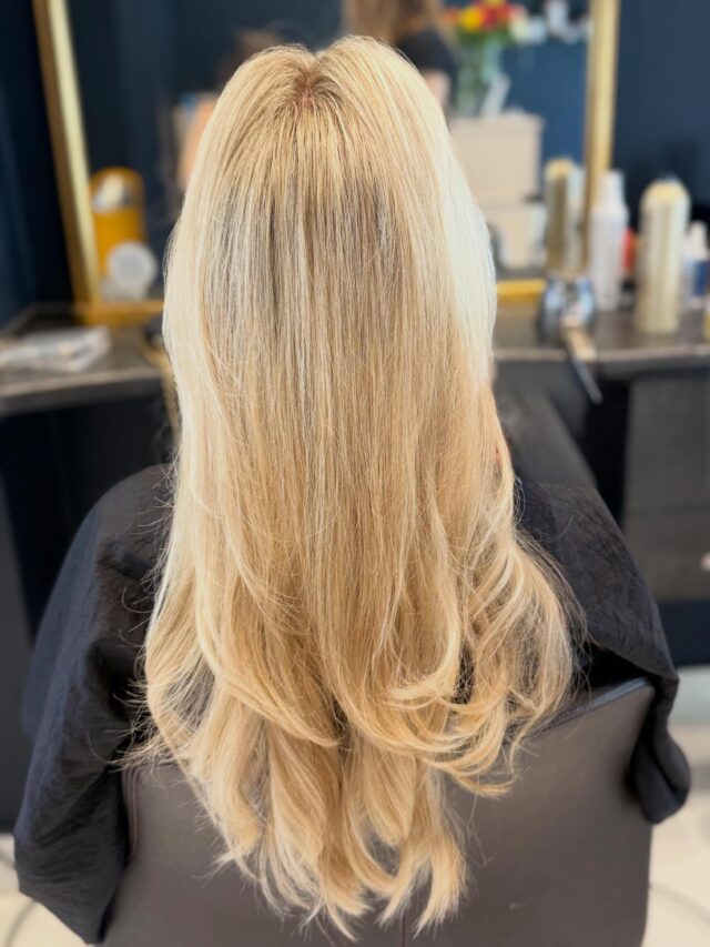 Dimensional highlights for that clean, bright, super blonde finish, by Patrycja. #foryou #blondehair #babyblonde #hairgoals #highlights